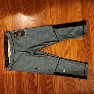 Under Armor Work Out Capris - Women's Large
